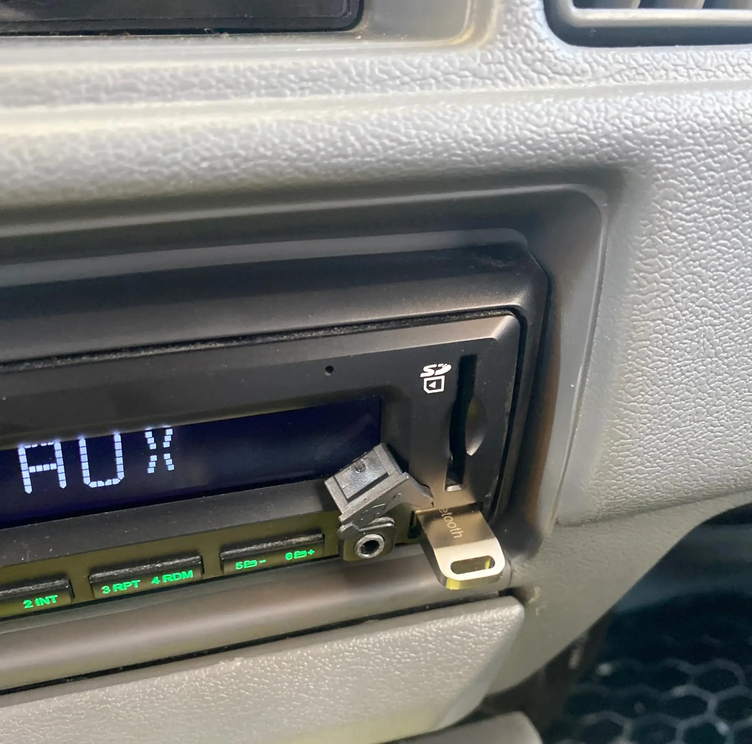 USB Car Bluetooth – محوّل بلوتوث للسيارة